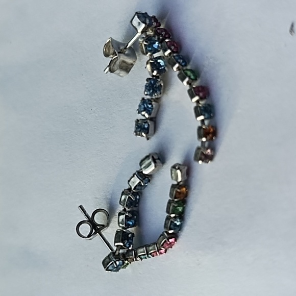 Earrings - Picture 1 of 3